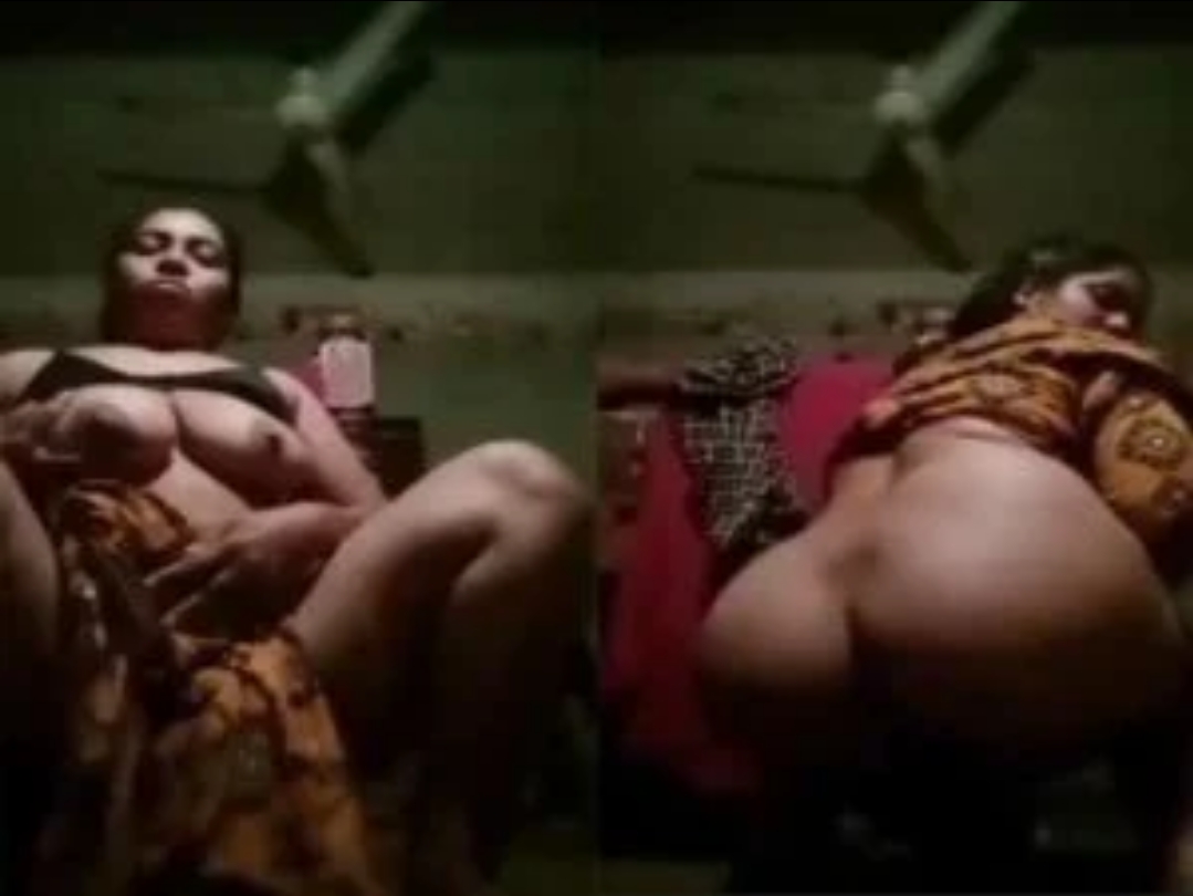 Village MILF Bhabhi Showing Her Nude Big Ass