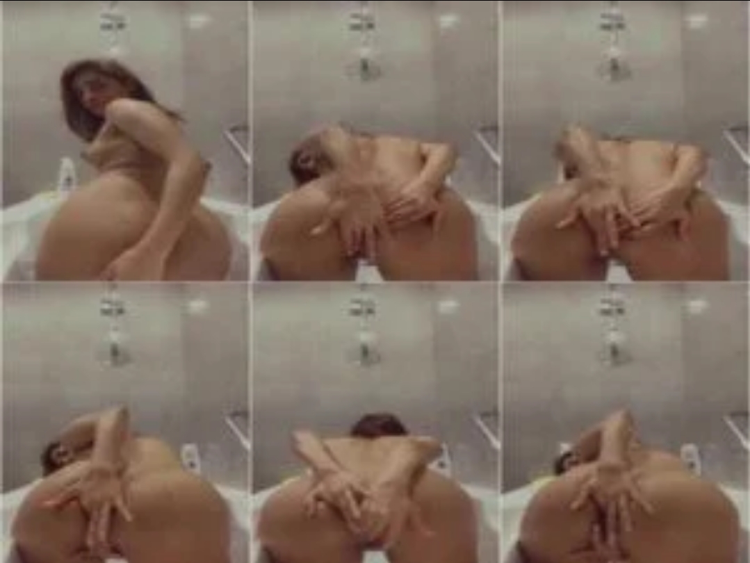 Sexy Paki Babe Fingering Pussy Hole