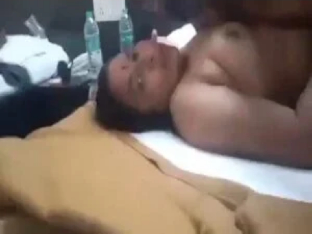 Village Bhabhi Fucked In Hotel By City Guy