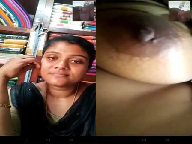 Mallu Chechi Showing Boobs On Video Call